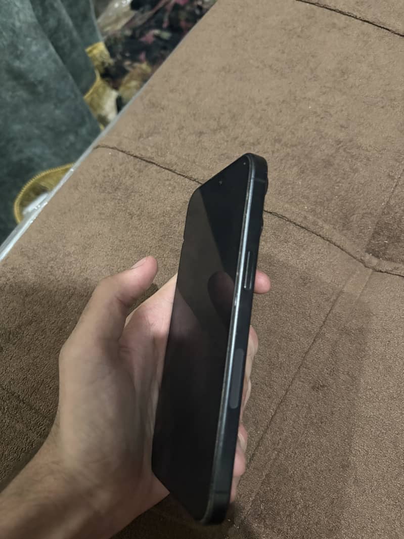 Apple iPhone 15 Pro Max 1