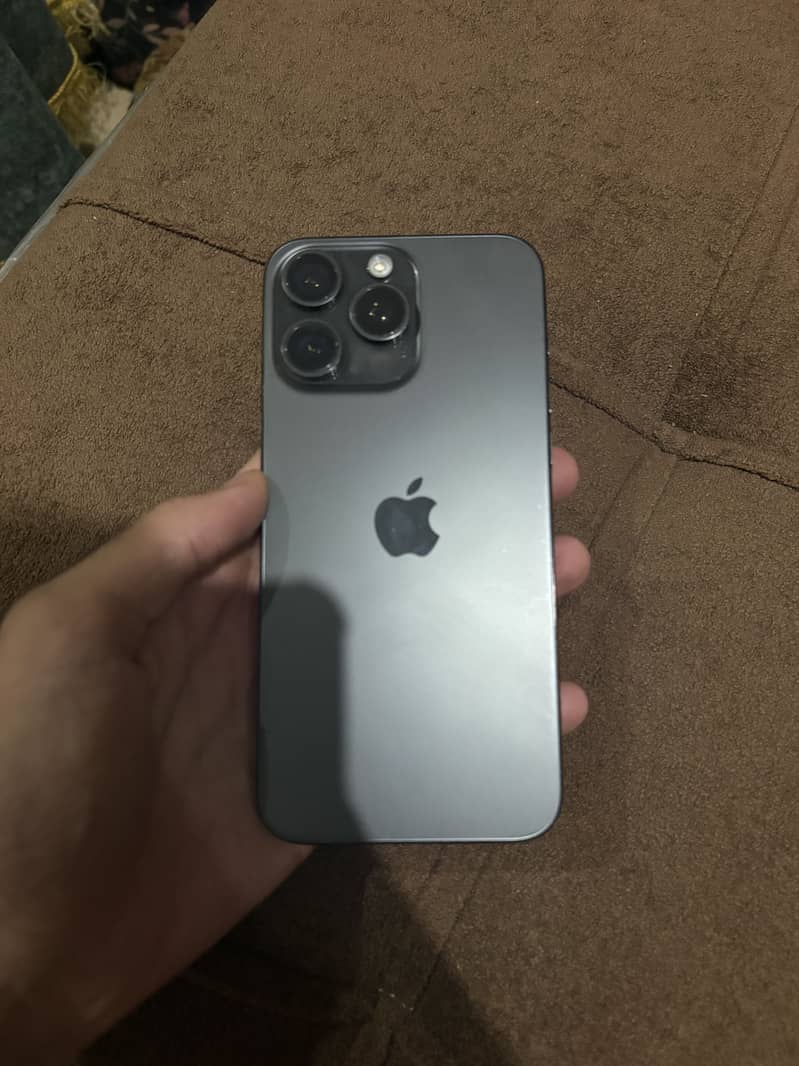 Apple iPhone 15 Pro Max 3