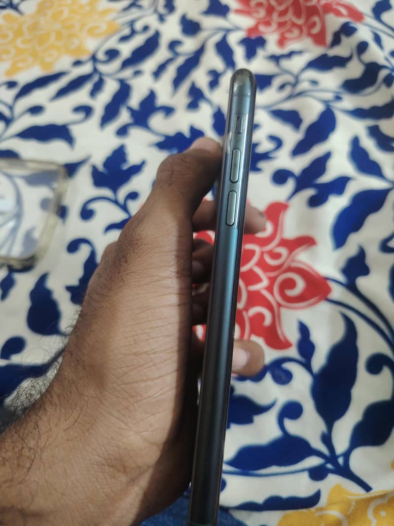 Apple iPhone 11 Pro Max 2