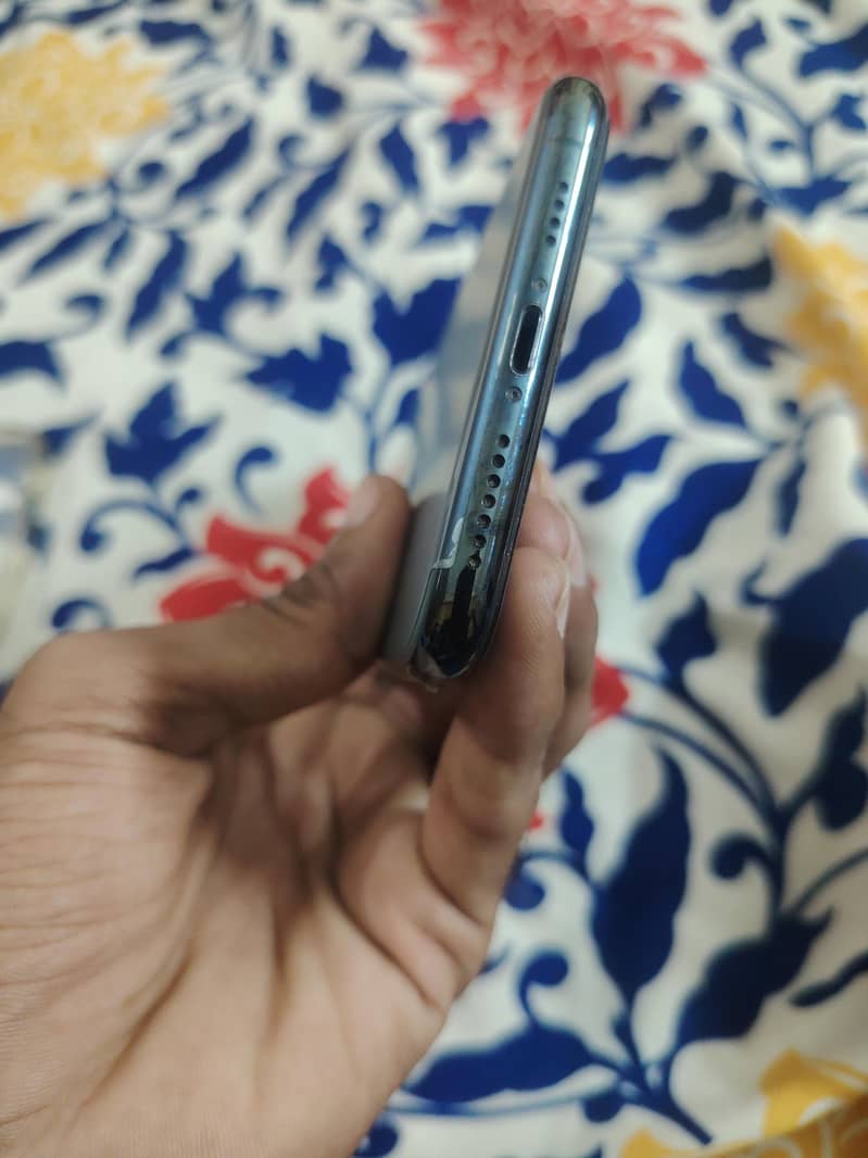 Apple iPhone 11 Pro Max 3