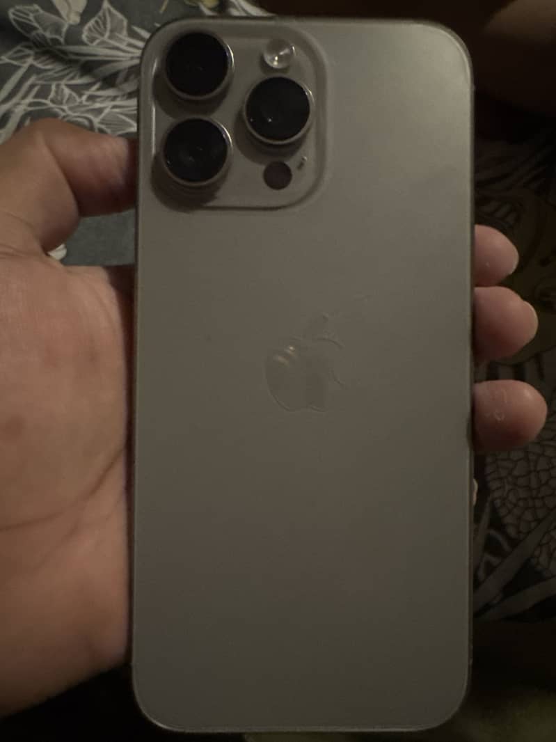 Apple iPhone 16 Pro Max 0