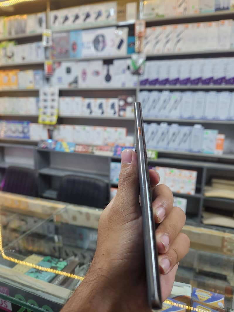 Tecno CAMON 40 Pro 4