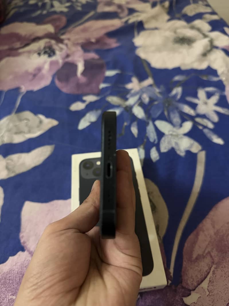 Apple iPhone 13 4