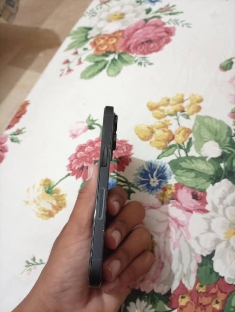 Apple iPhone 14 Pro 4
