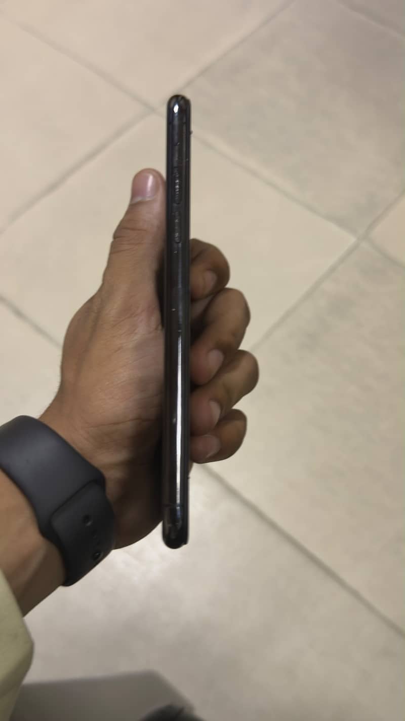 Apple iPhone 11 Pro Max 6