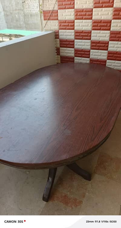 Dining Table with 6 chaires