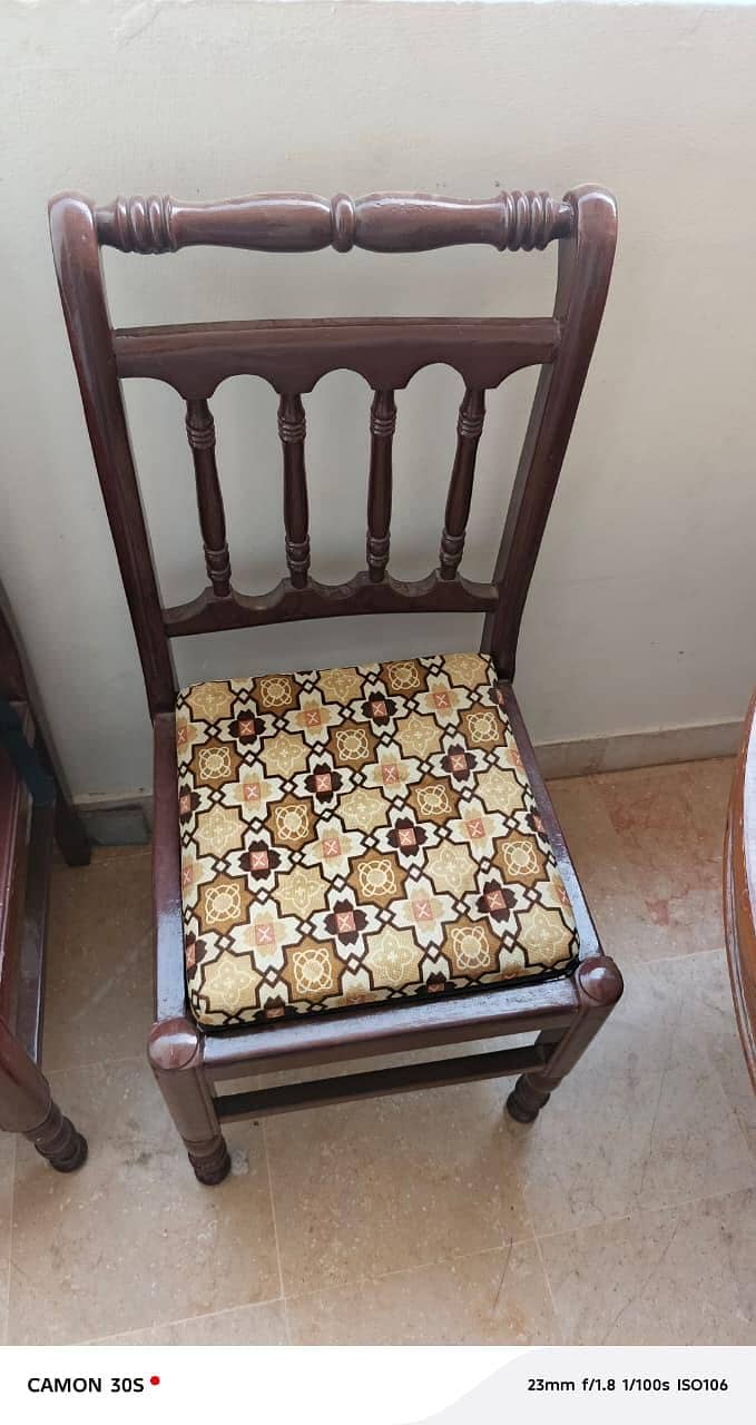 Dining Table with 6 chaires 6