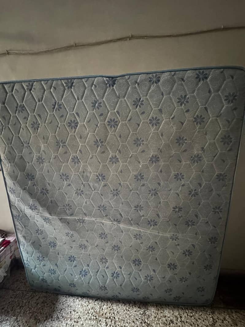 queen mattress 1