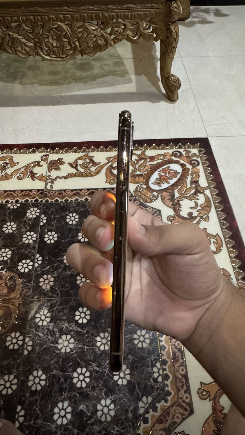 Apple iPhone XS Max 0