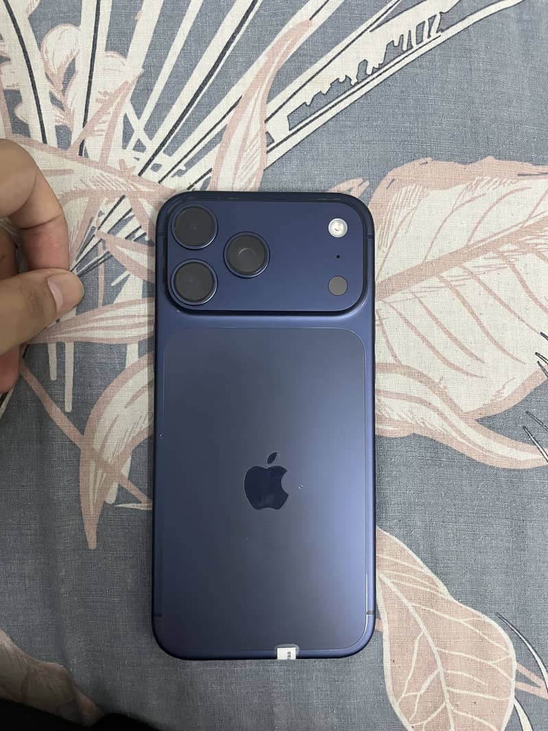 Apple iPhone 17 Pro Max 1