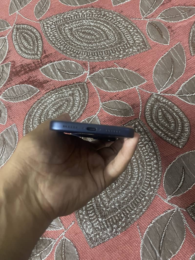 Apple iPhone 17 Pro Max 4