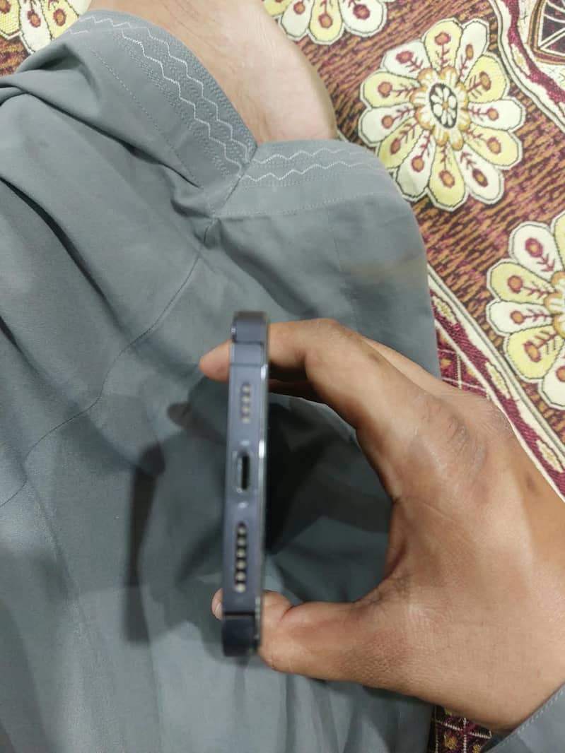 Apple iPhone 14 Pro Max 0
