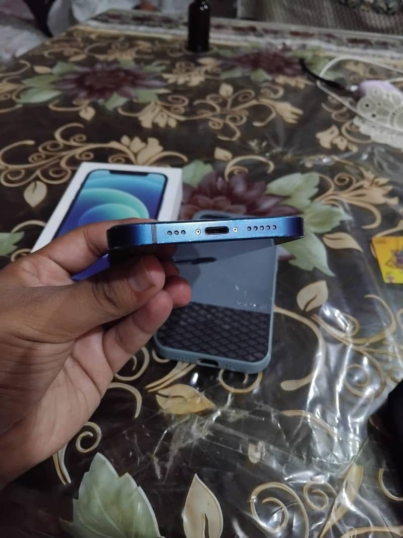 Apple iPhone 12 3