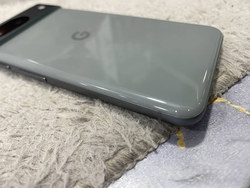 Google Pixel 8 4