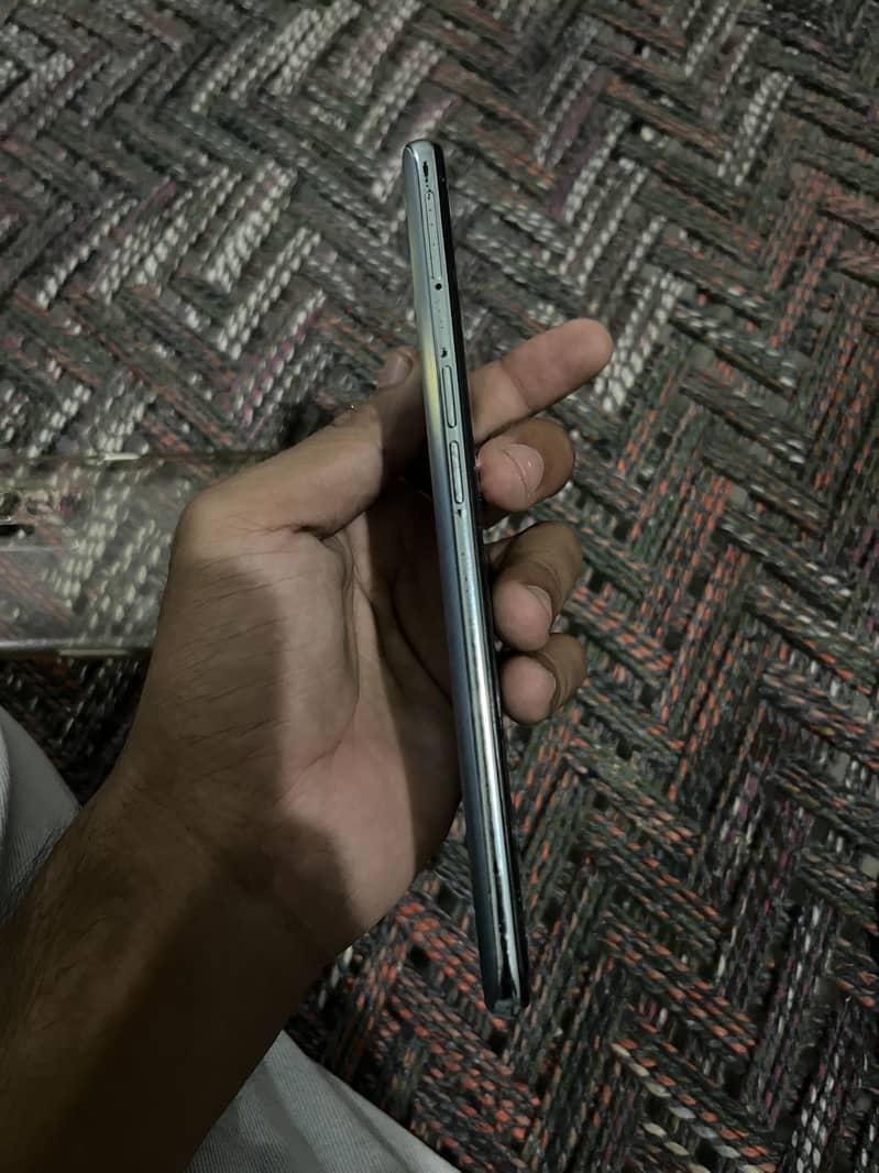 OPPO Reno6 7