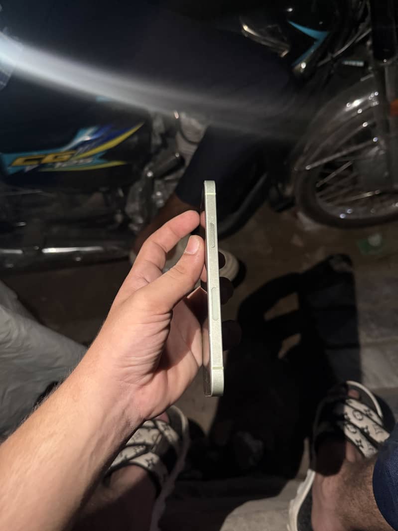 Apple iPhone 12 1