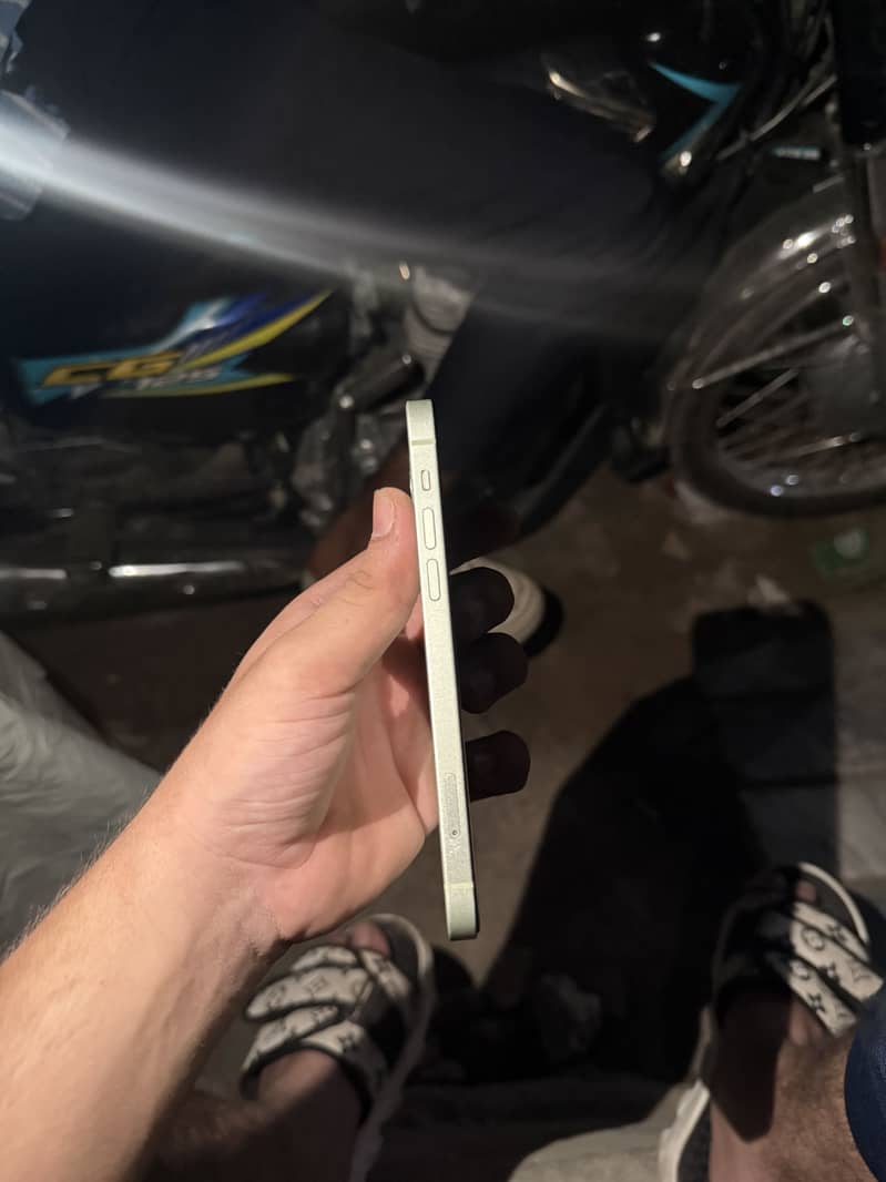 Apple iPhone 12 3