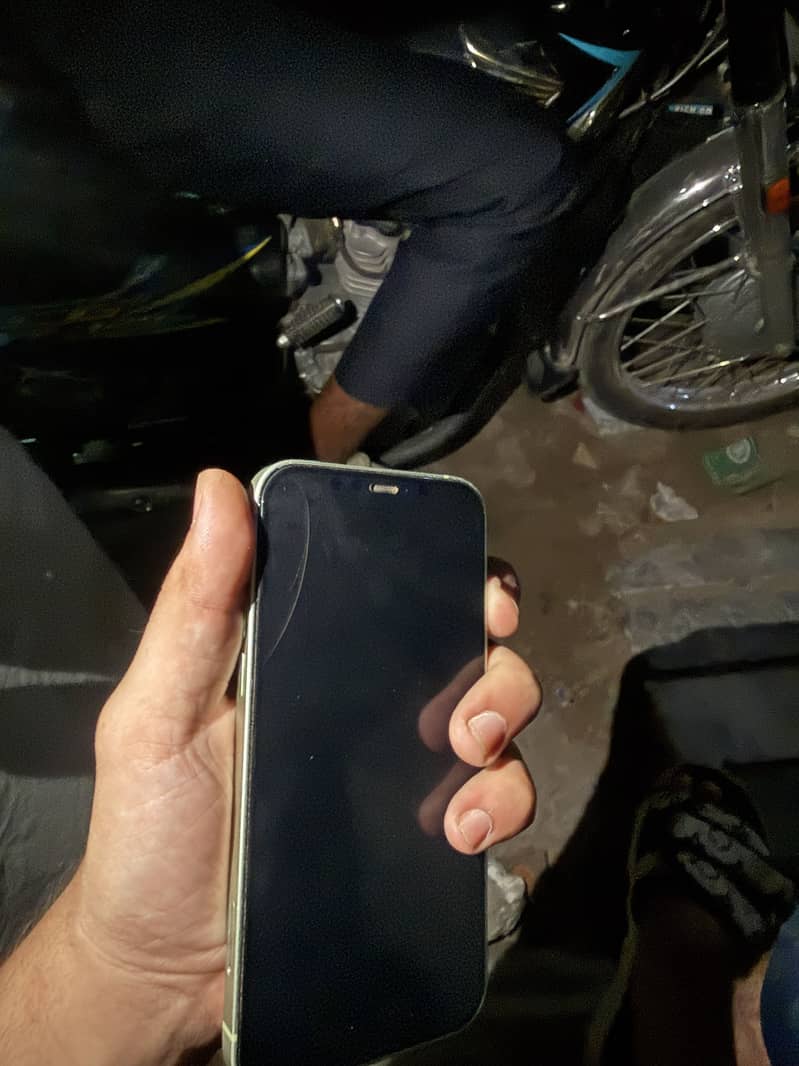 Apple iPhone 12 5