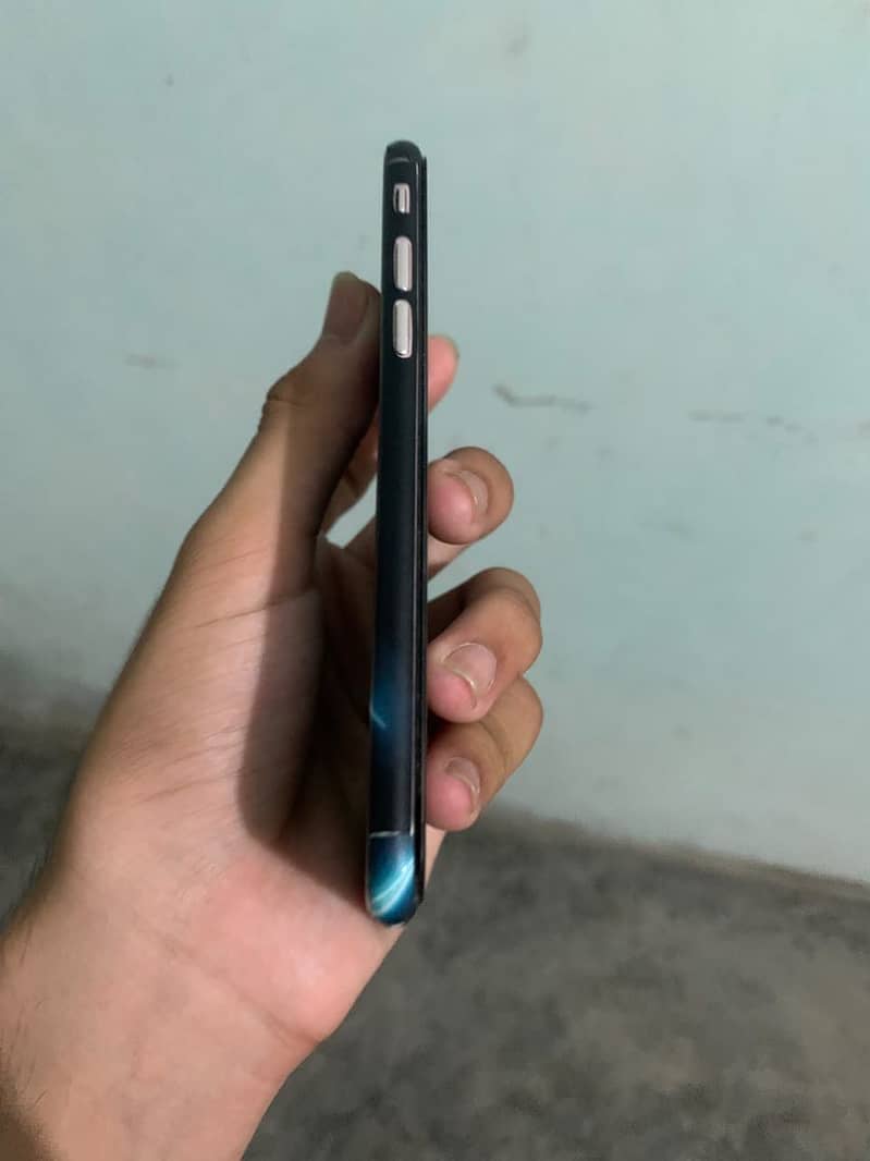 Apple iPhone 7 0