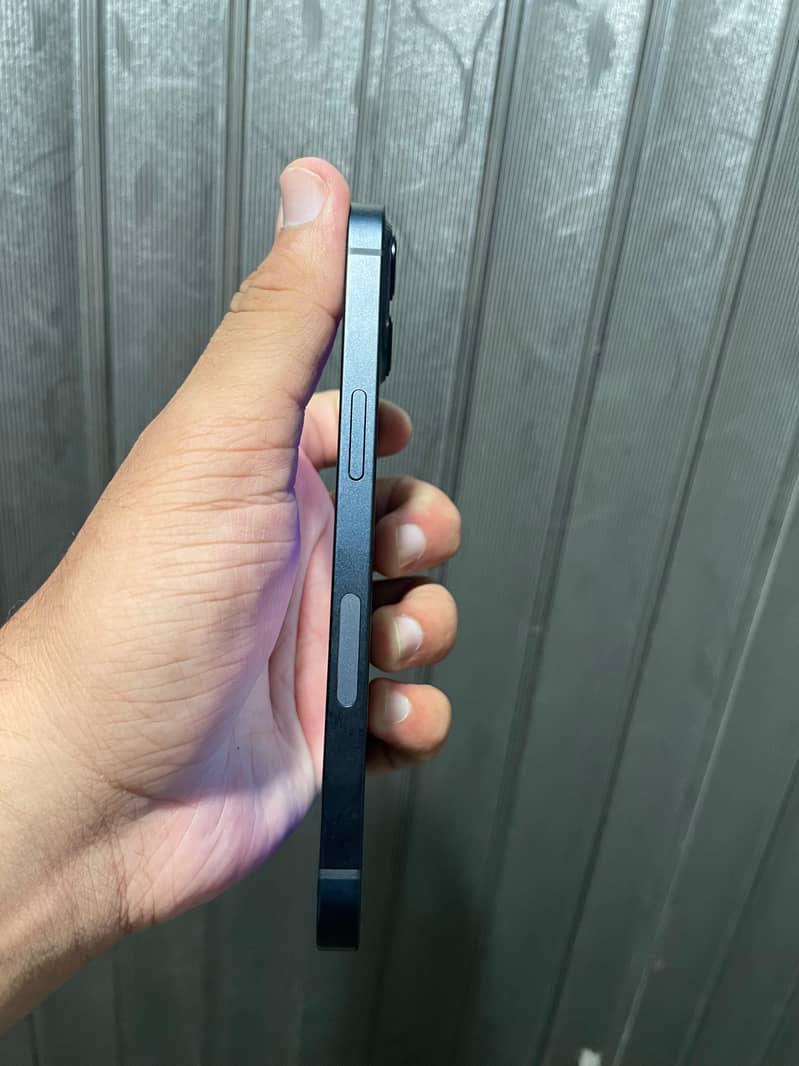 Apple iPhone 13 1