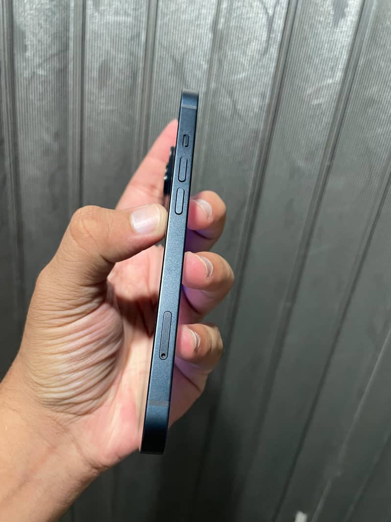 Apple iPhone 13 3