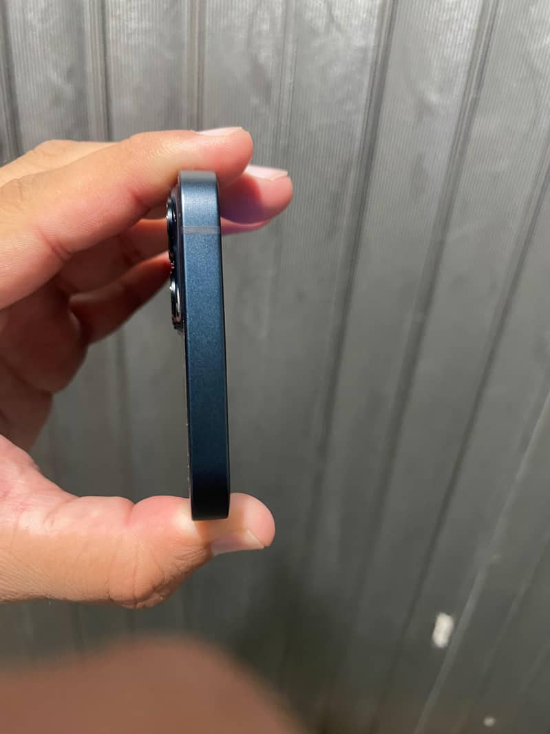 Apple iPhone 13 4