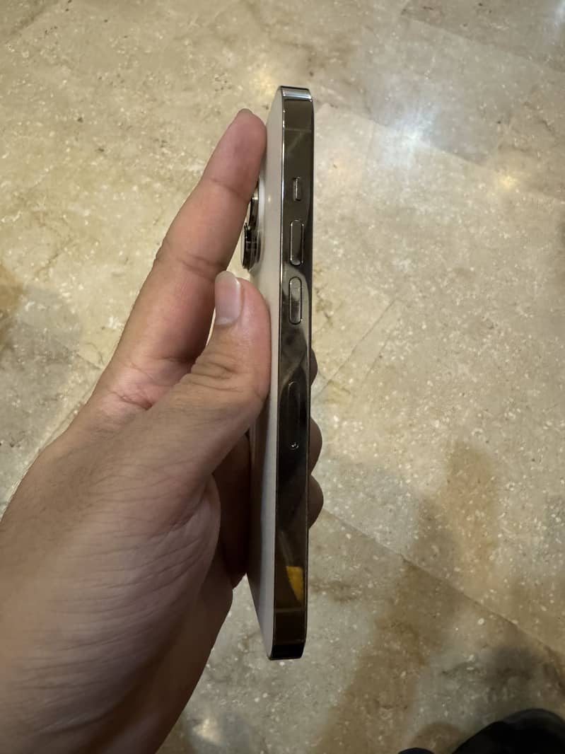 Apple iPhone 14 Pro 2