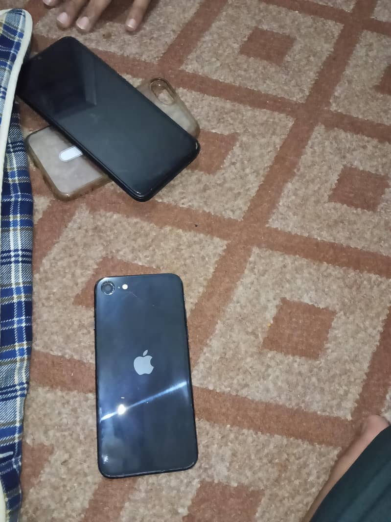 Apple iPhone SE 14