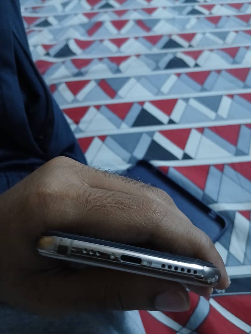 Apple iPhone XS 3