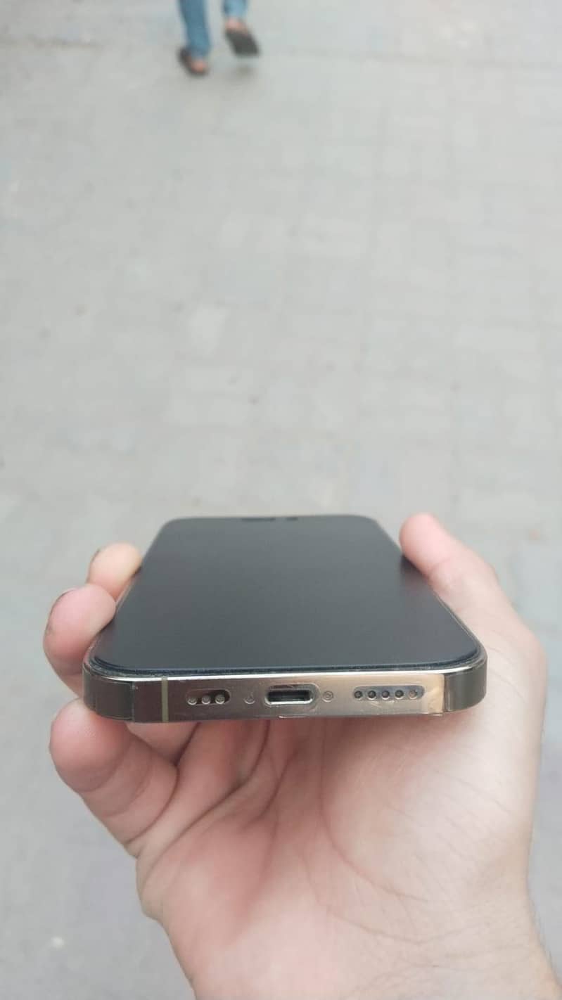 Apple iPhone 14 Pro 2