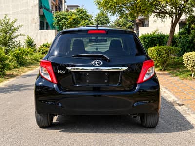 Toyota Vitz 2015