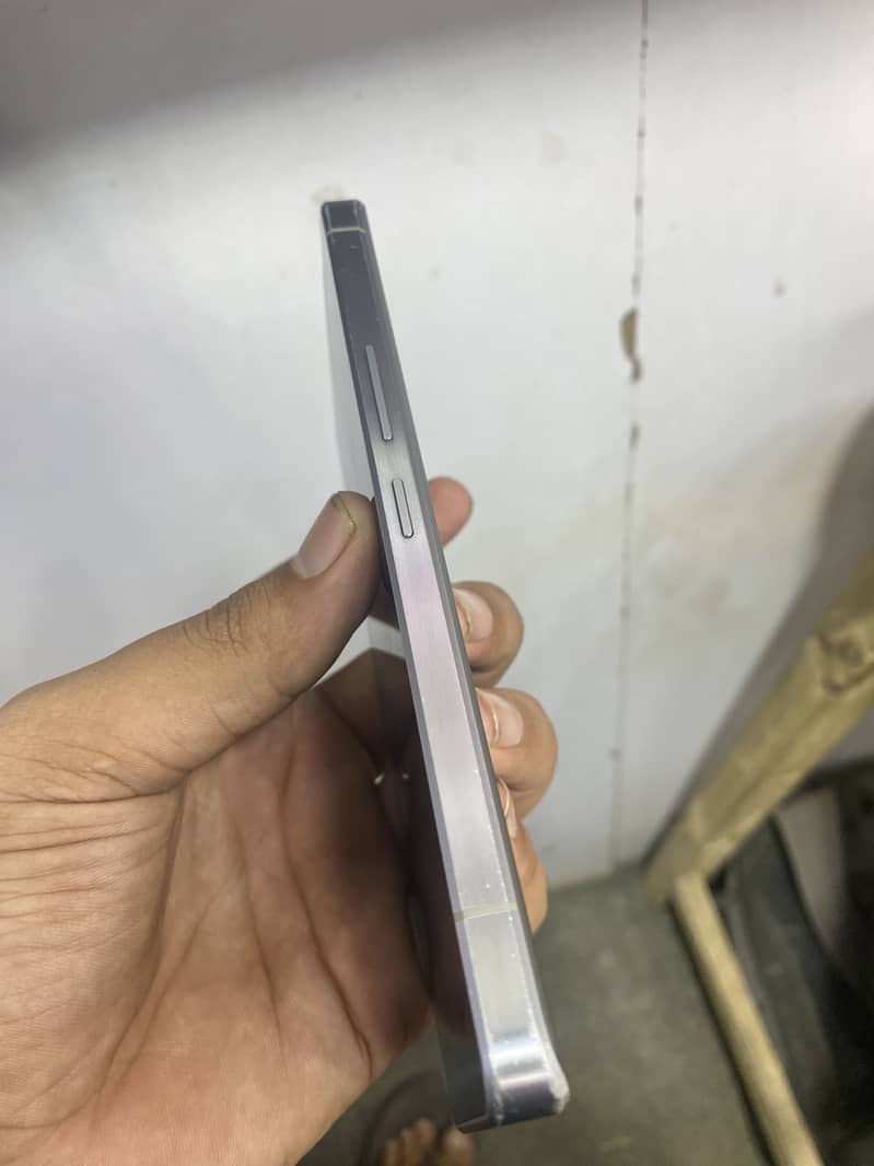 Sharp Aquos R8s pro 2