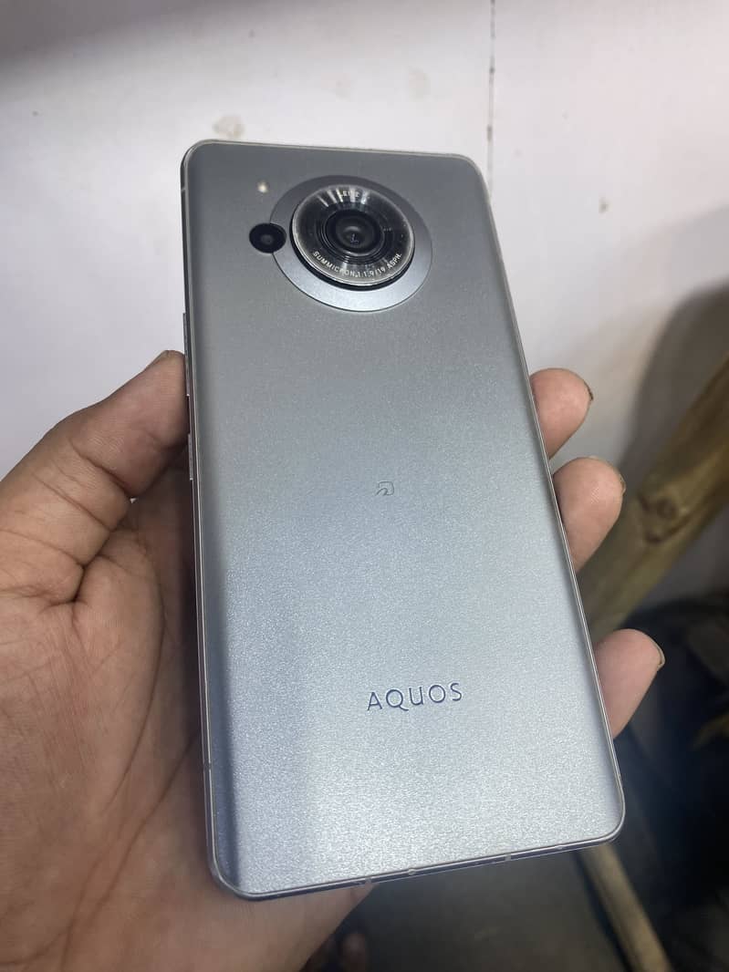 Sharp Aquos R8s pro 7