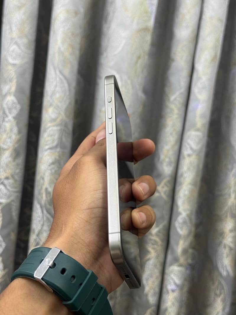 Apple iPhone 15 Pro Max 3