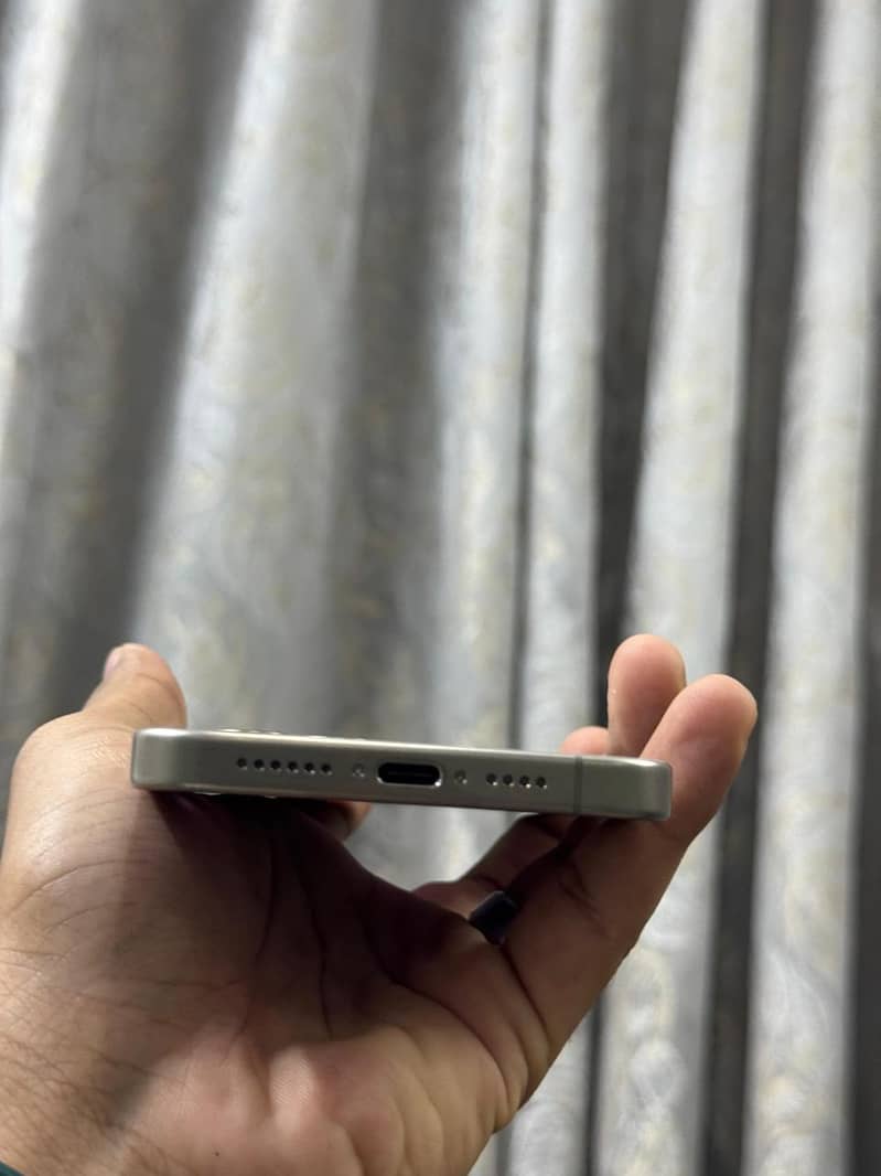 Apple iPhone 15 Pro Max 5