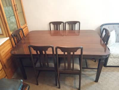 Elegant Wooden Dining Table with 6 Chairs – Excellent Condition