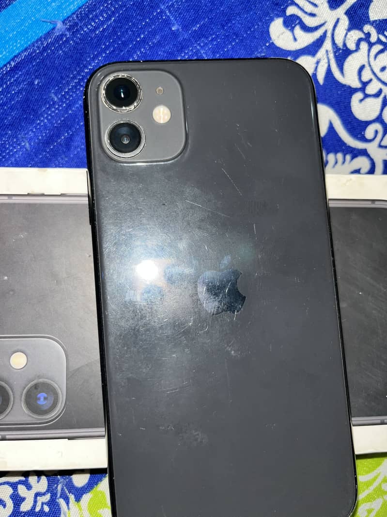 Apple iPhone 11 4