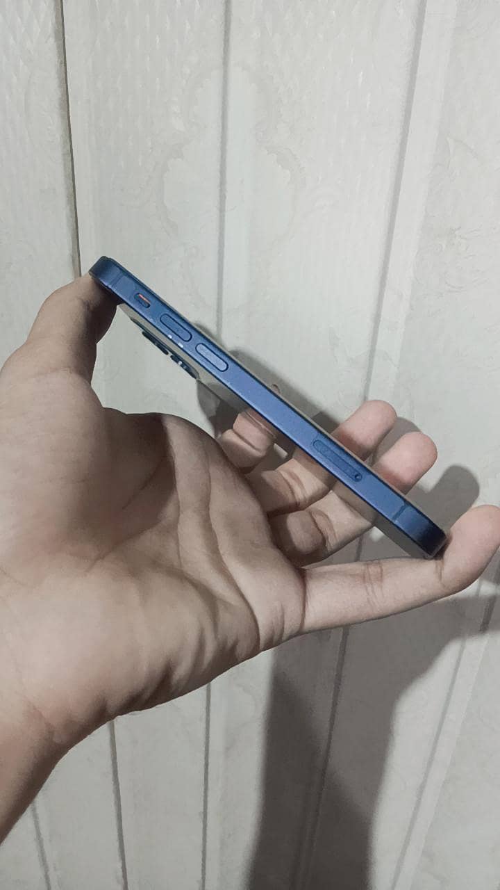 Apple iPhone 12 mini 6