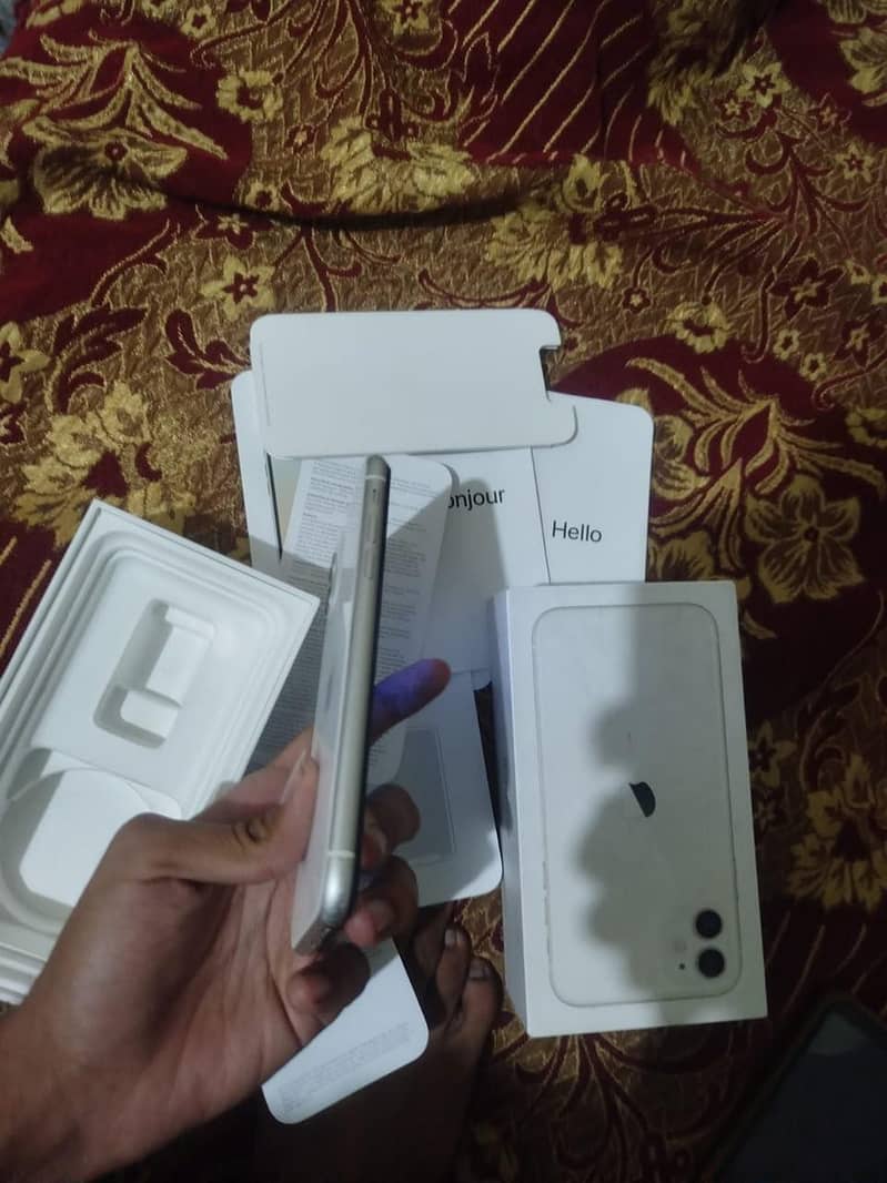 Apple iPhone 11 4