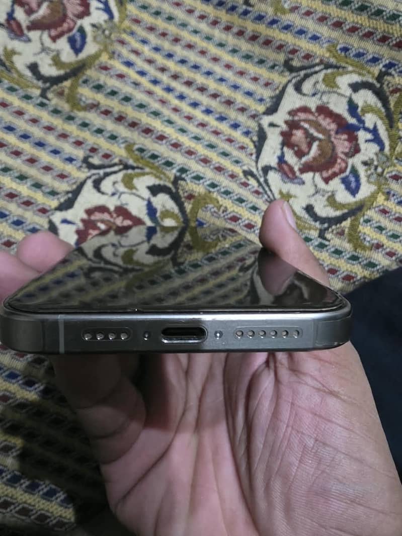 Apple iPhone 15 Pro Max 2