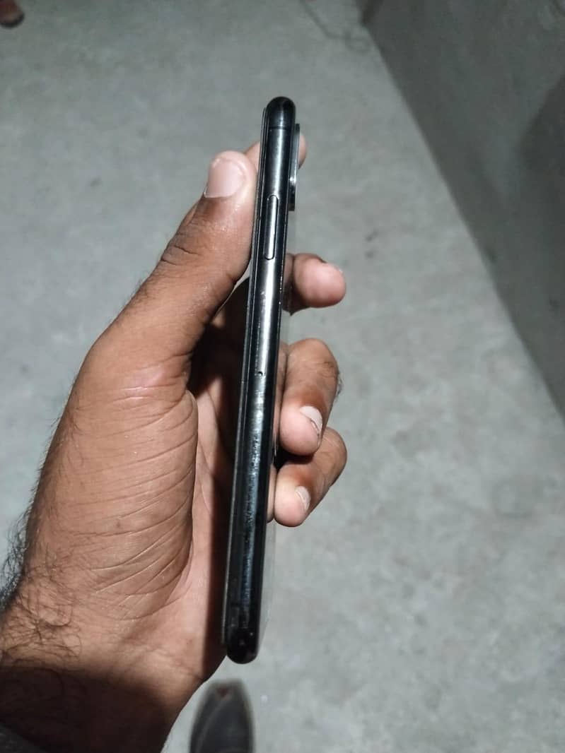 Apple iPhone X 3