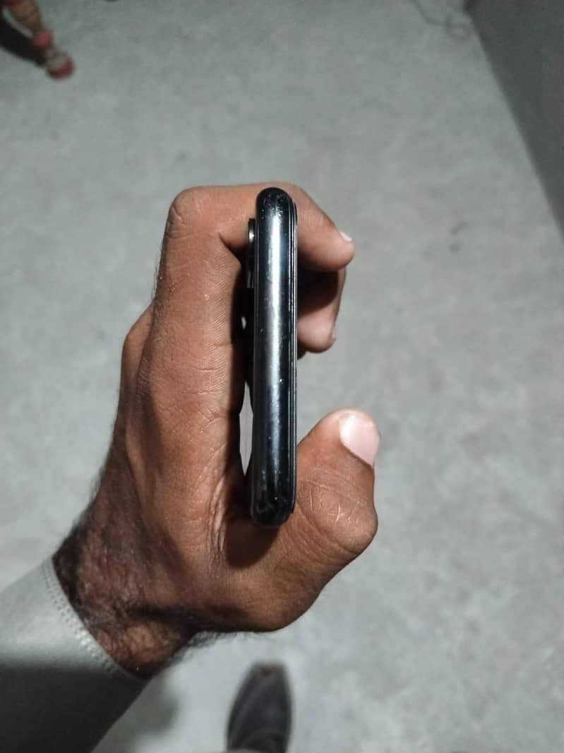 Apple iPhone X 4