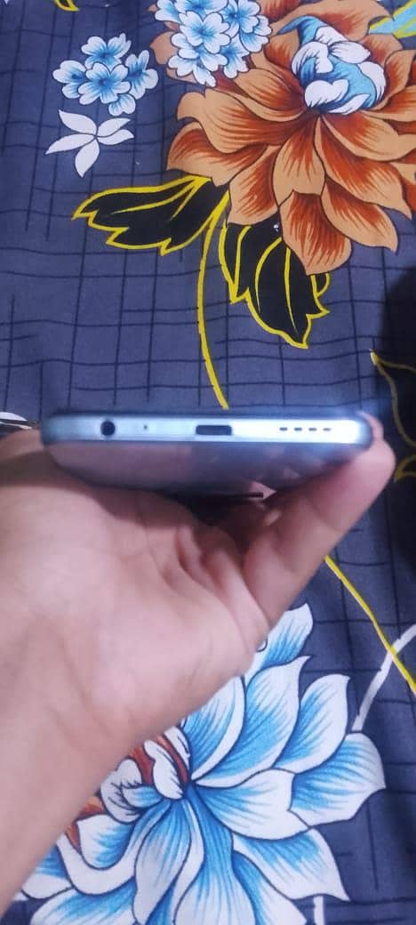 Vivo V21 4