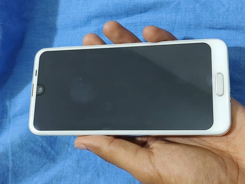 Sharp Aquos R2 0