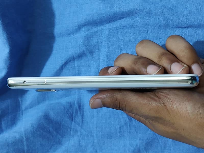 Sharp Aquos R2 2