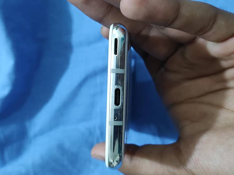 Sharp Aquos R2 5