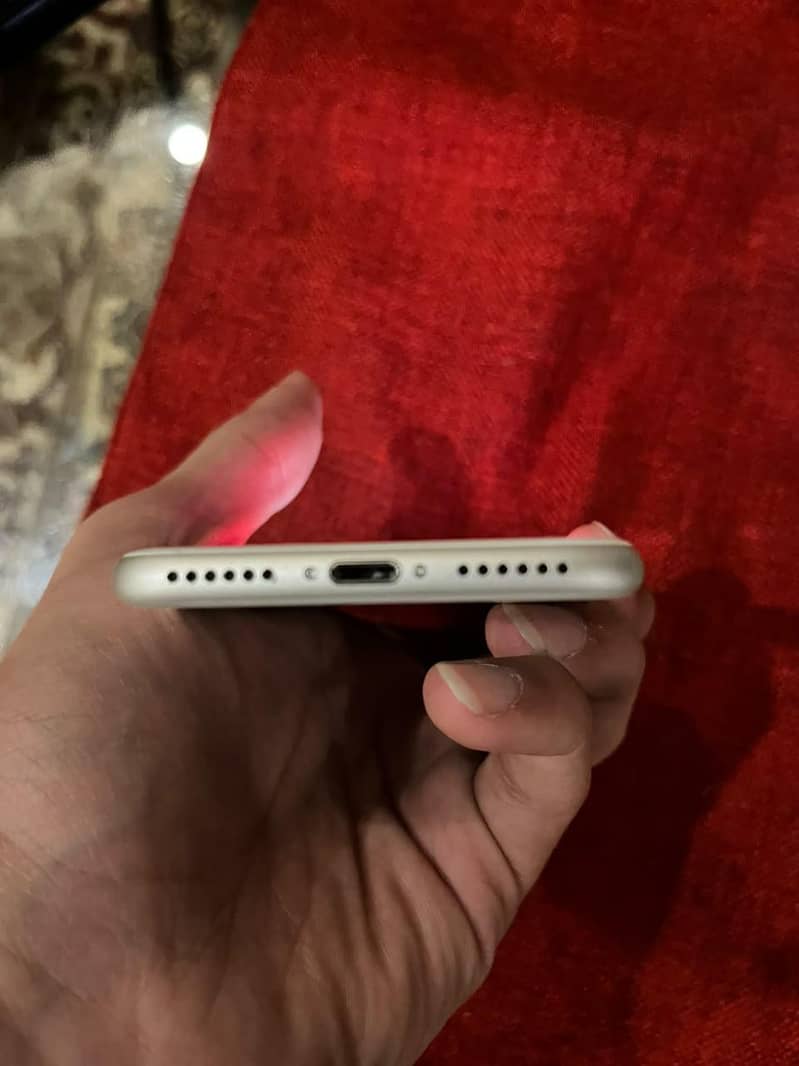 Apple iPhone 8 3