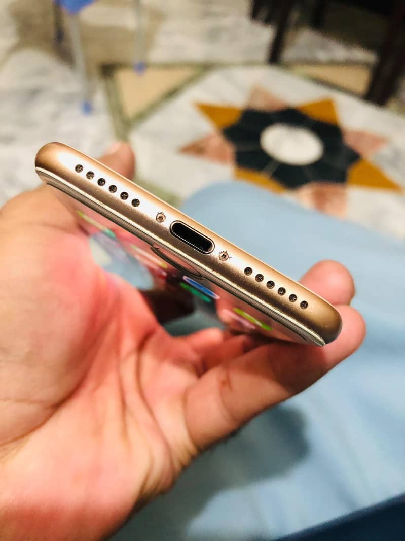 Apple iPhone 8 3
