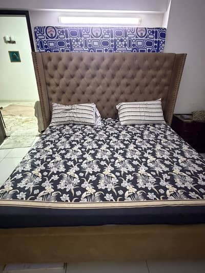 King size bed, 6x6 in suade velvet finish