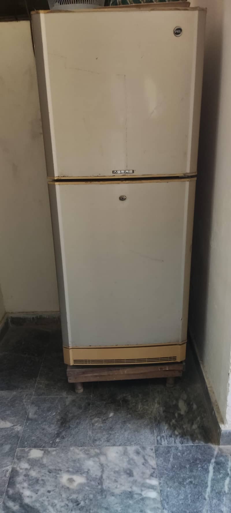 Pell Refrigerator 0